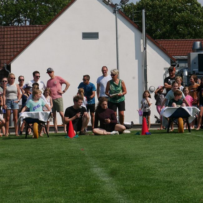 Spielewiese: Schubkarrenrennen
