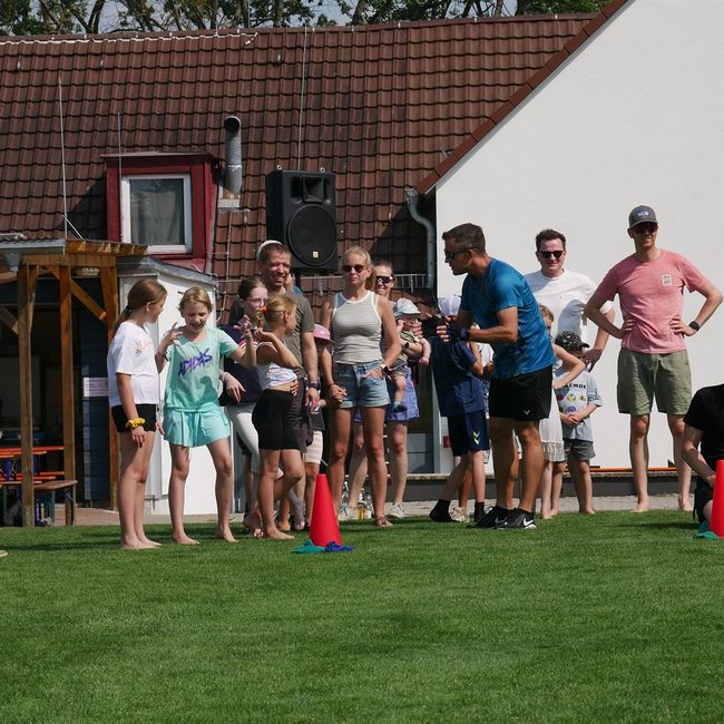 Spielewiese: Schubkarrenrennen