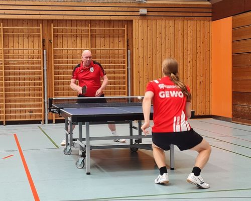 TT Herren: Licht und Schatten in Sportbund