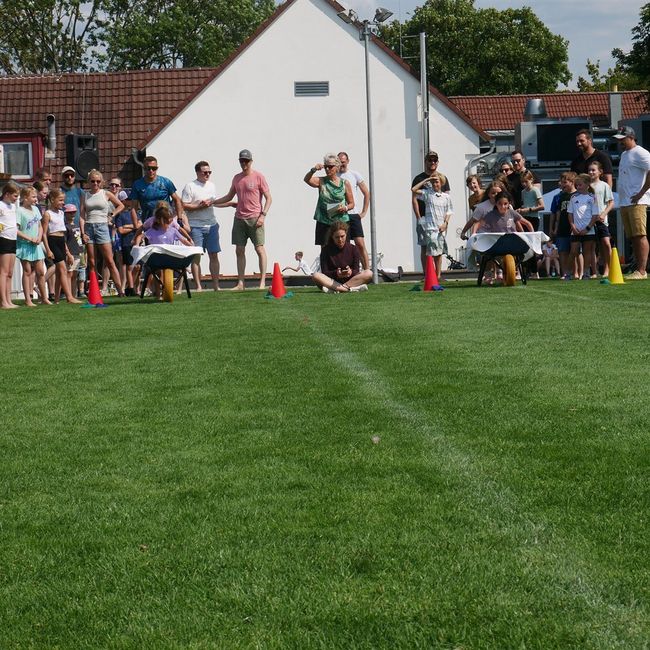 Spielewiese: Schubkarrenrennen