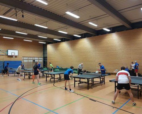 Erster Trainingstag Tischtennis am 3.1.2019: Volle Halle mit 22 Abteilungsmitgliedern