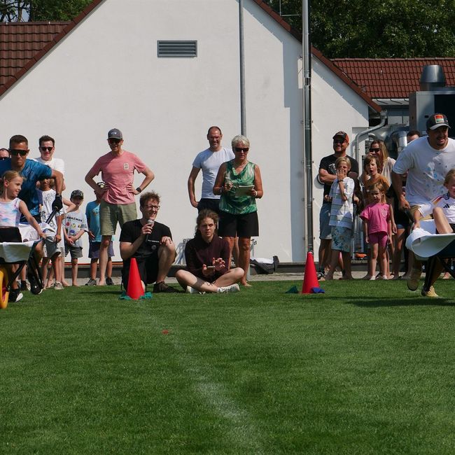 Spielewiese: Schubkarrenrennen