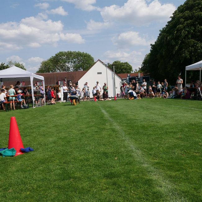 Spielewiese: Schubkarrenrennen