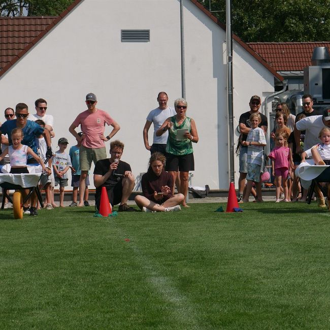 Spielewiese: Schubkarrenrennen