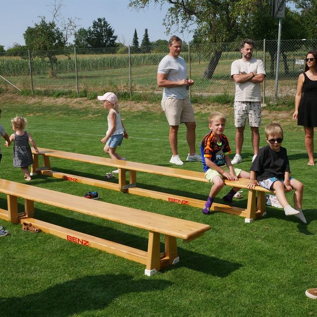 Spielewiese: Hüpfburg