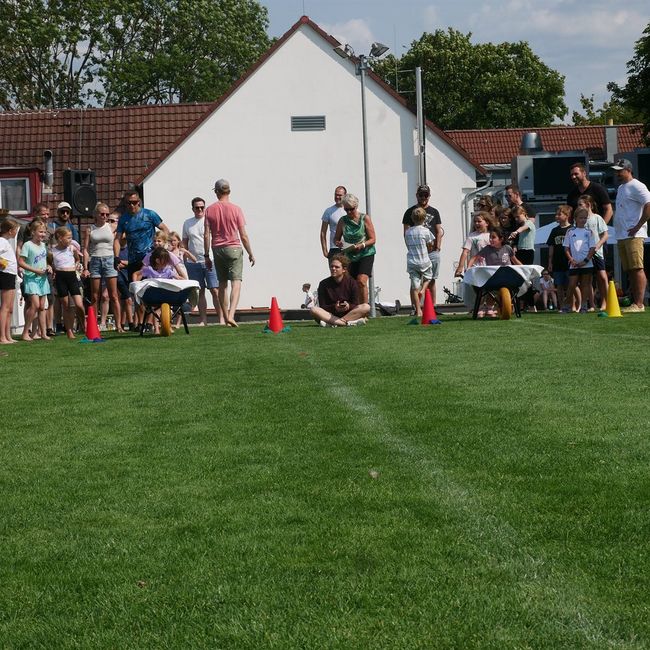 Spielewiese: Schubkarrenrennen