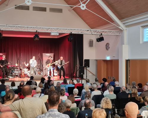 Maffay Pur spielte in der TuV-Halle